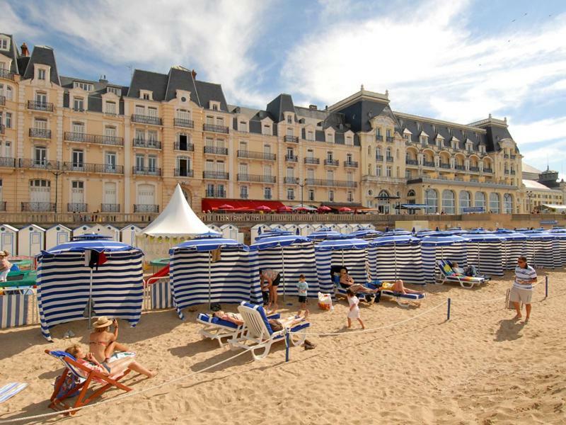 Cabourg - Hyper Centre, Plage Luaran gambar