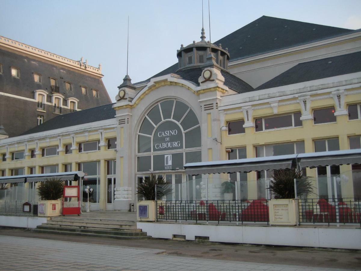 Cabourg - Hyper Centre, Plage Luaran gambar
